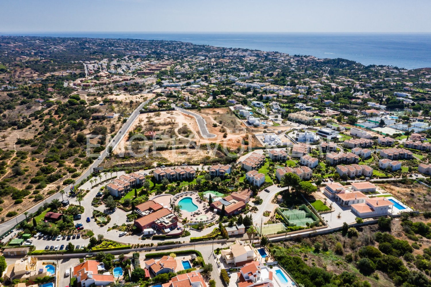 Отель, гостиница с 2 спальнями в Лагоа, Португалия № 92926