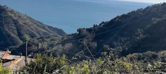 3 rooms Apartment in Vernazza, Italy No. 39367 2