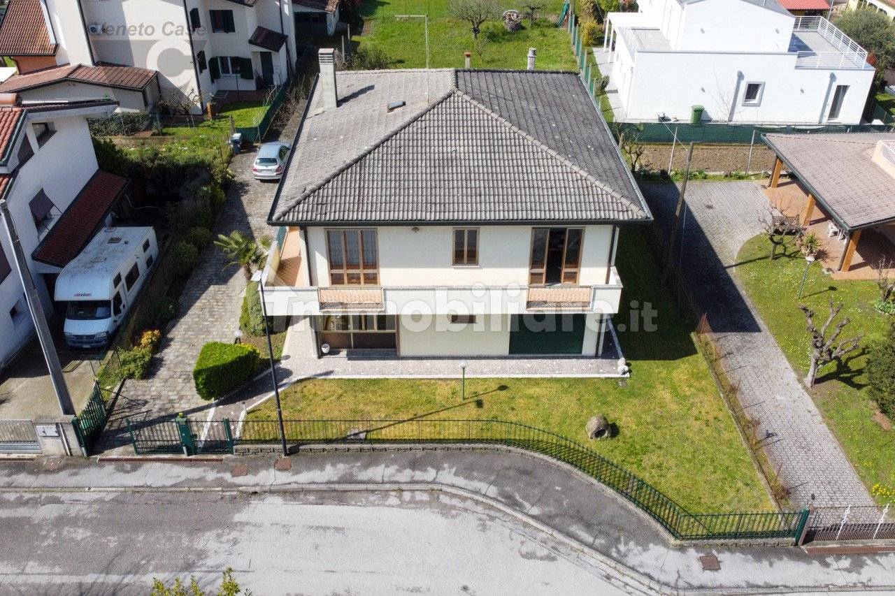 4 Schlafzimmer Villa in Ponte San Nicolò, Italy, Nr. 60151