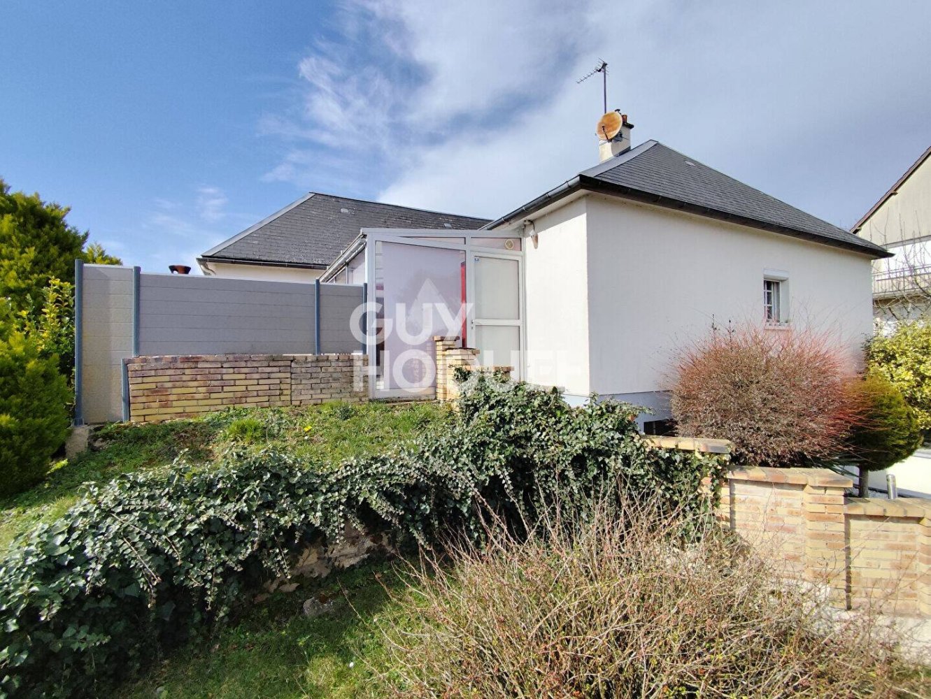 Casa de 3 dormitorios en Leves, France No. 52023