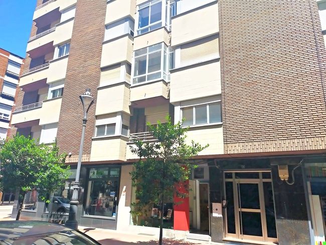 3 bedrooms Apartment in Leon, Spain No. 83025