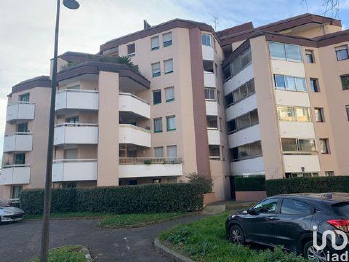 3 bedrooms Condo in Pau, France No. 15103
