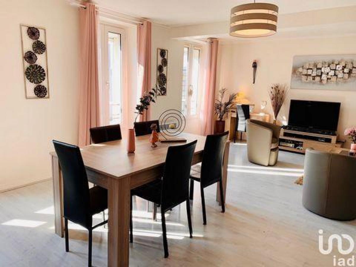 4 bedrooms Condo in Meaux, France No. 35542