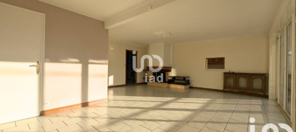 2 bedrooms Apartment in Lens, France No. 161222 3