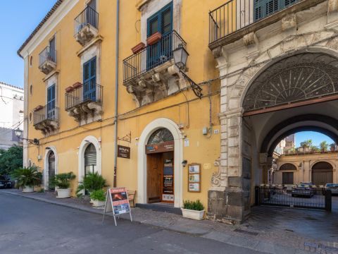 2 rooms Commercial property in Catania, Italy No. 203854