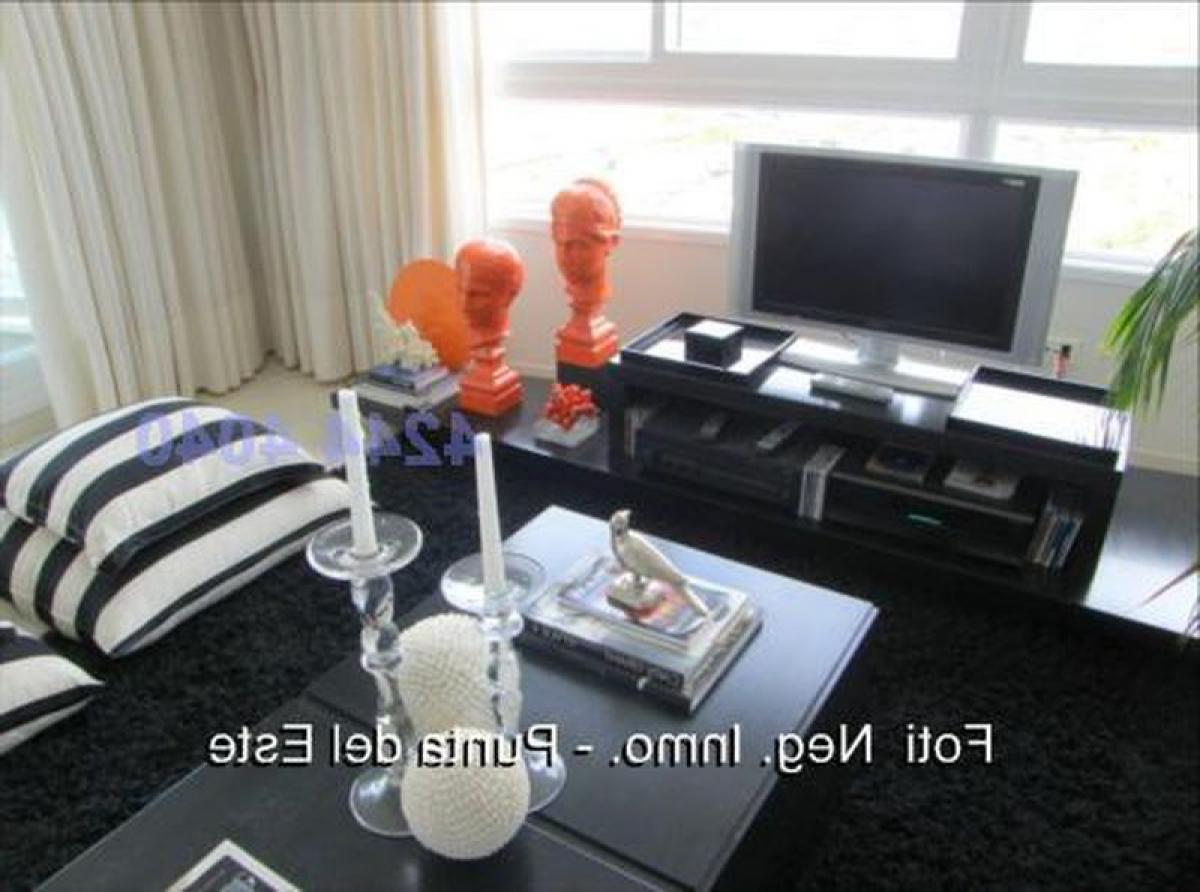 Apartamento de 2 dormitorios en Punta del Este, Uruguay No. 8158