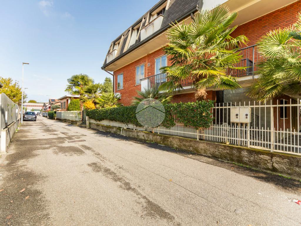 7 bedrooms Villa in Bollate, Italy No. 20932