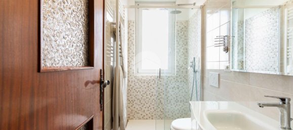 7 bedrooms Villa in Bollate, Italy No. 20932 14