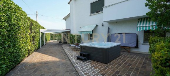 3 bedrooms Villa in Legnago, Italy No. 322727 3