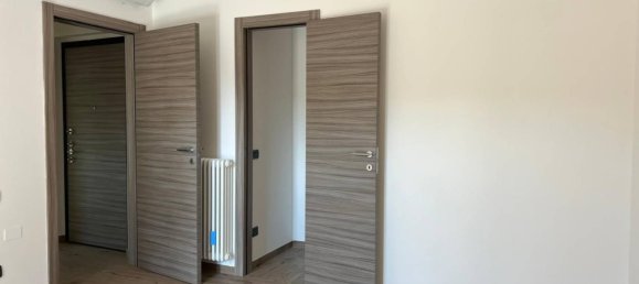 2 Schlafzimmer Wohnung in Cremona, Italy, Nr. 381529 5