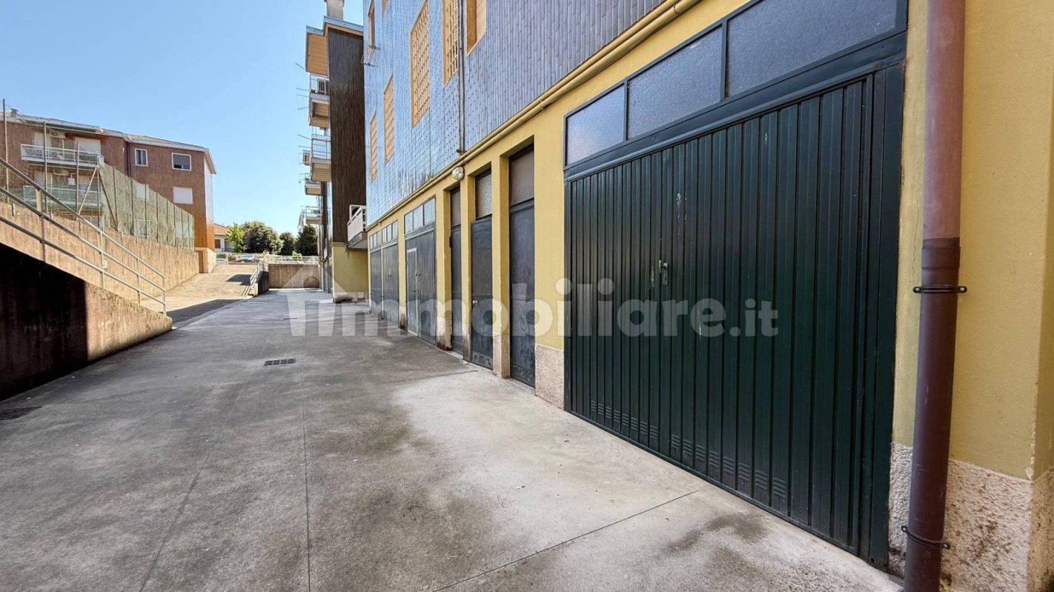 14m² Garage in Arluno, Italy No. 312192