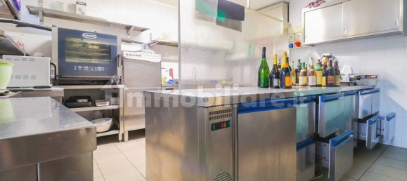 Коммерческая недвижимость 358м² в Порденоне, Италия № 116444 12