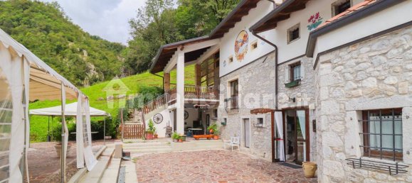 Коммерческая недвижимость 358м² в Порденоне, Италия № 116444 4