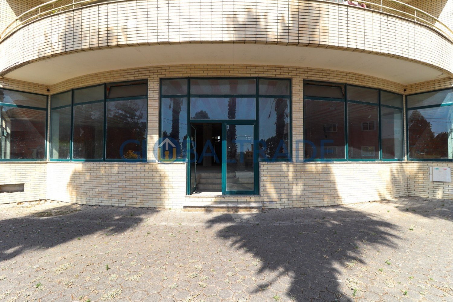 Propriété commerciale à Madalena, Portugal 331m² No. 264594
