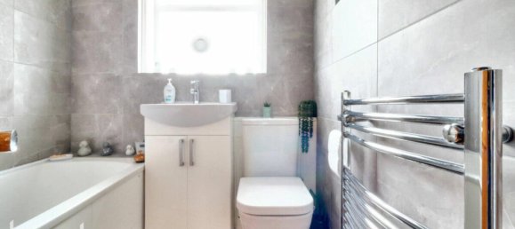 3 bedrooms House in Hayes, United Kingdom No. 5062 11