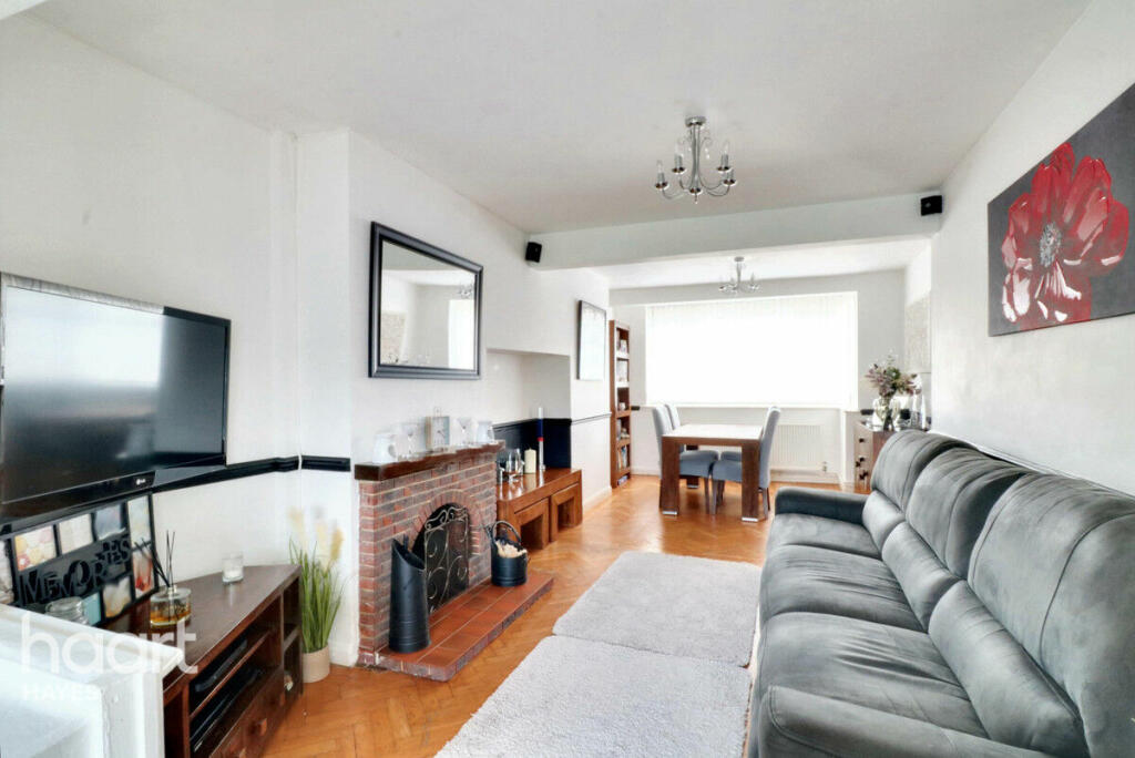 3 bedrooms House in Hayes, United Kingdom No. 5062