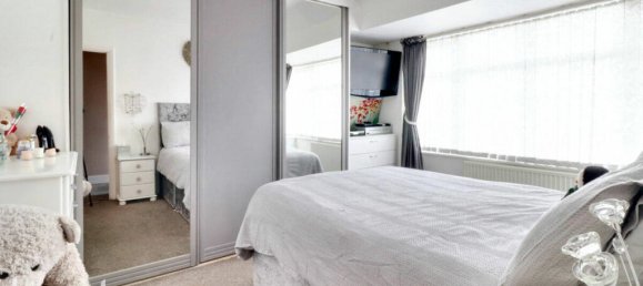 3 bedrooms House in Hayes, United Kingdom No. 5062 9