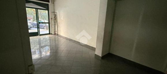 1-Zimmer Gewerbliche Immobilie in Naples, Italy, Nr. 309938 12