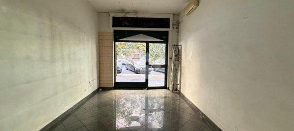 1-Zimmer Gewerbliche Immobilie in Naples, Italy, Nr. 309938 13