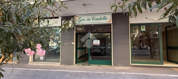 1-Zimmer Gewerbliche Immobilie in Naples, Italy, Nr. 309938 3