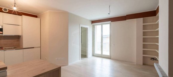 2 bedrooms Apartment in Turin, Italy No. 308824 3