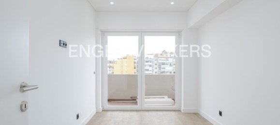 4 bedrooms Apartment in Lisbon, Portugal No. 33382 12