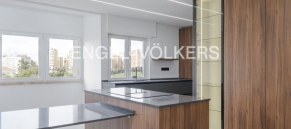 4 bedrooms Apartment in Lisbon, Portugal No. 33382 5