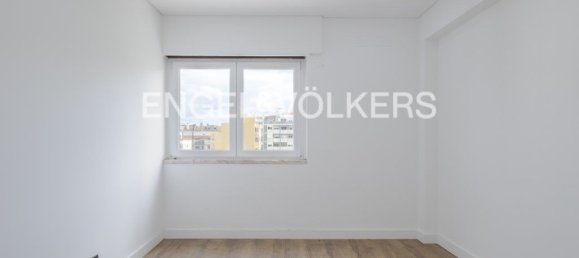 4 bedrooms Apartment in Lisbon, Portugal No. 33382 19