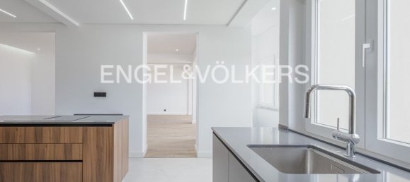 4 bedrooms Apartment in Lisbon, Portugal No. 33382 6