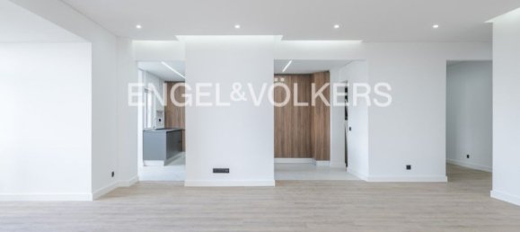 4 bedrooms Apartment in Lisbon, Portugal No. 33382 3