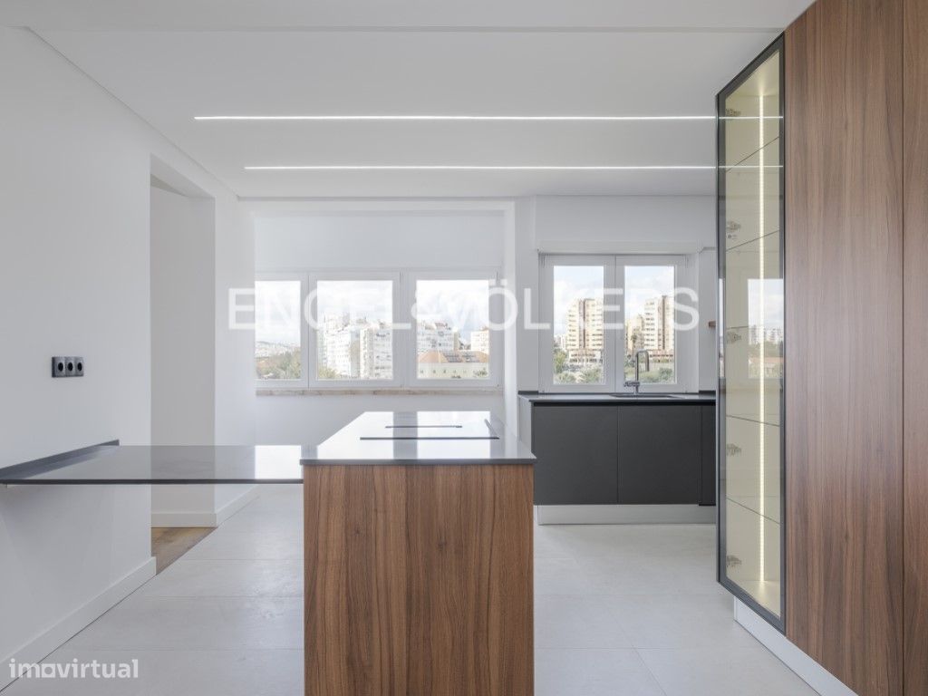 4 bedrooms Apartment in Lisbon, Portugal No. 33382