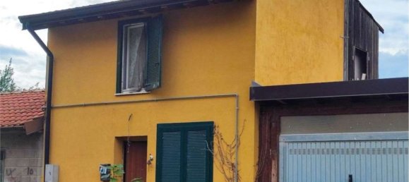 4 rooms Apartment in Fino Mornasco, Italy No. 8389 2