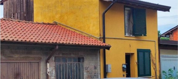 4 rooms Apartment in Fino Mornasco, Italy No. 8389 3