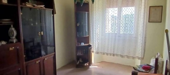 Apartamento de 4 dormitorios en Campobasso, Italy No. 341599 2