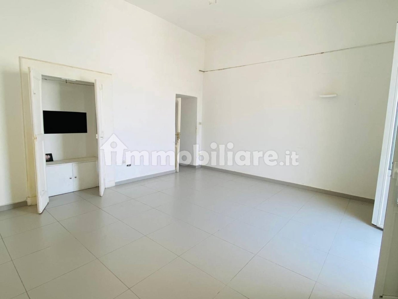 3 rooms Apartment in Naples, Italy No. 319195