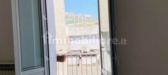 3 rooms Apartment in Naples, Italy No. 319195 2