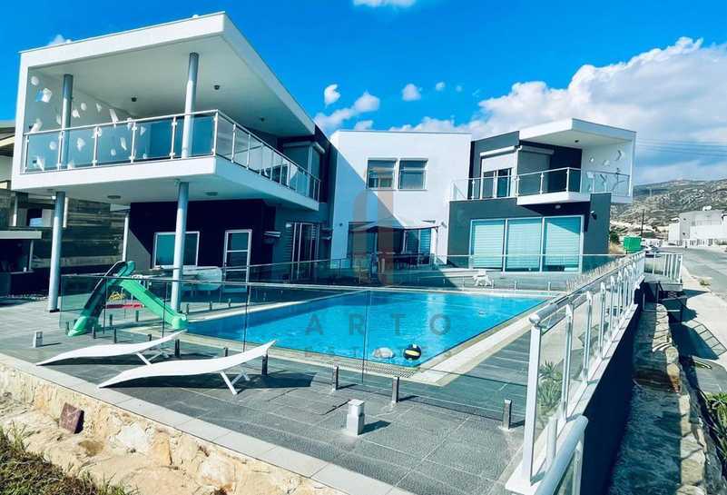 5 bedrooms Villa in Agios Athanasios, Cyprus No. 20486