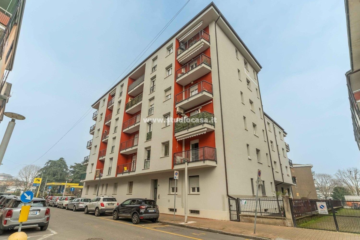 Apartamento de 3 dormitorios en San Giuliano Milanese, Italy No. 364948