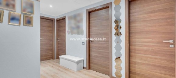 Apartamento de 3 dormitorios en San Giuliano Milanese, Italy No. 364948 18
