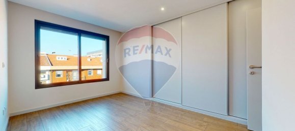 3 bedrooms Apartment in Porto, Portugal No. 105066 6