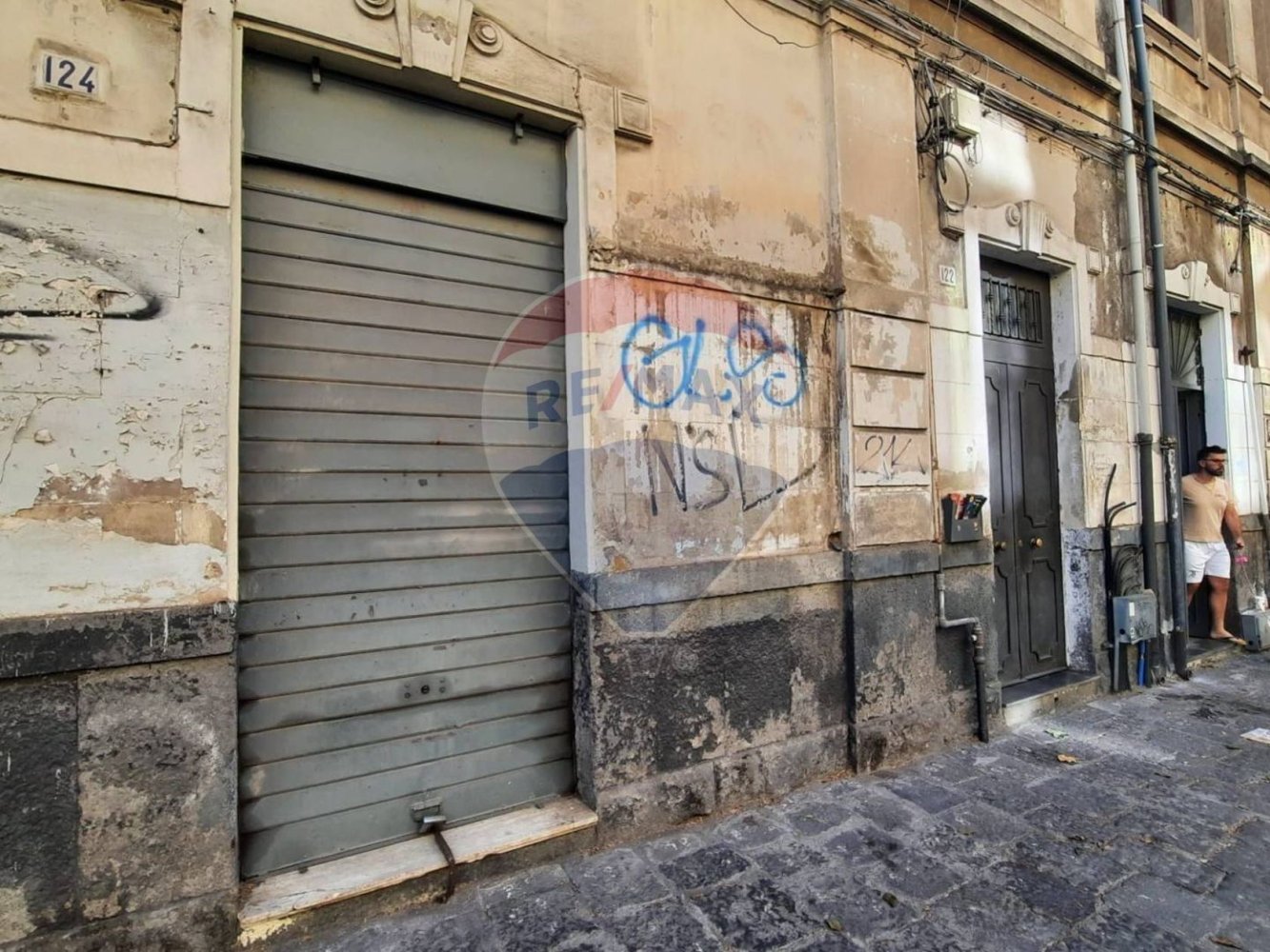 2 rooms Commercial property in Catania, Italy No. 388291