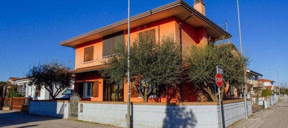 3 bedrooms House in Solesino, Italy No. 321665 50