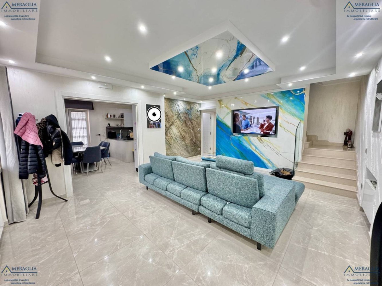 Villa de 3 dormitorios en Parete, Italy No. 172708