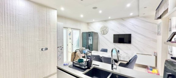 Villa de 3 dormitorios en Parete, Italy No. 172708 11