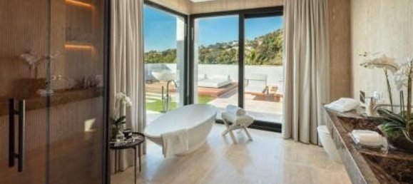 9 bedrooms Villa in Marbella, Spain No. 86628 30