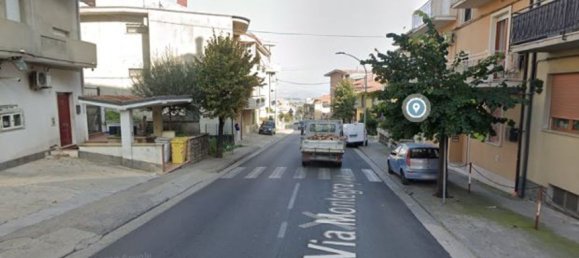 5-salle Appartement à Chieti, Italy No. 180666 2