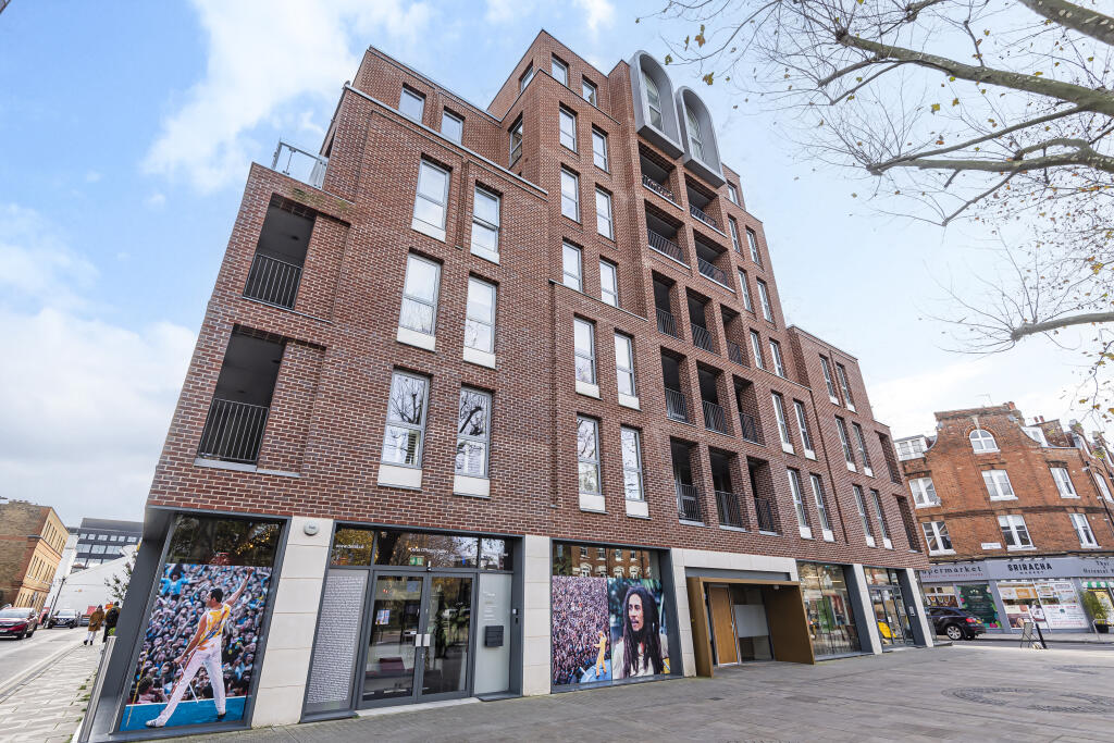 3 bedrooms Apartment in London, United Kingdom No. 12158