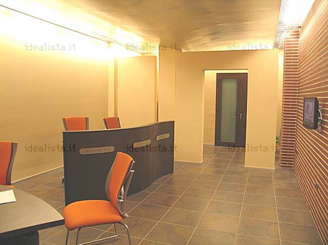 Офис 50м² в Бари, Италия № 275089