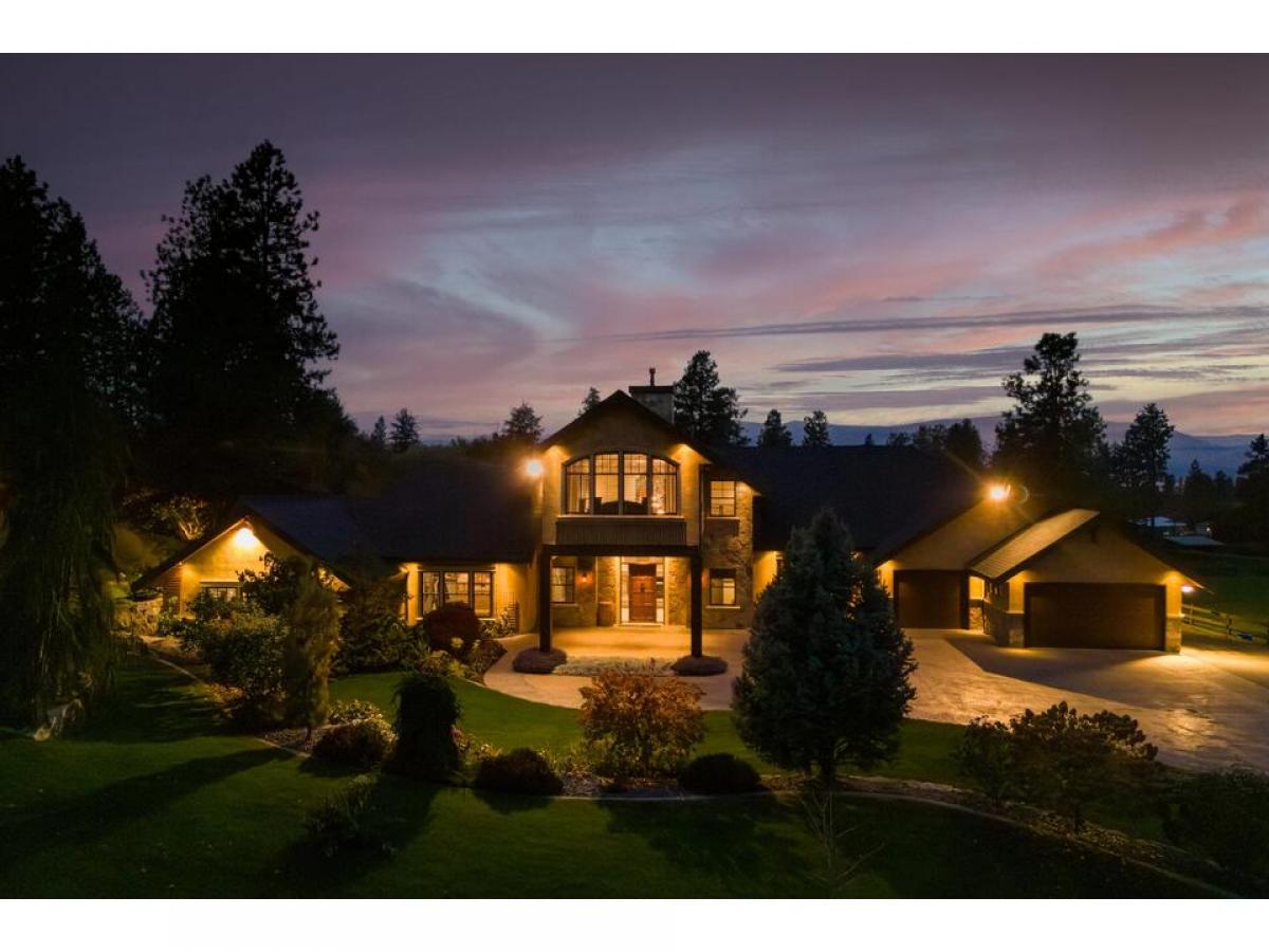 5 bedrooms House in British Columbia, Canada No. 1155