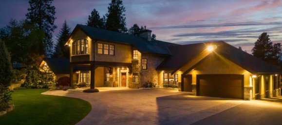 5 bedrooms House in British Columbia, Canada No. 1155 2